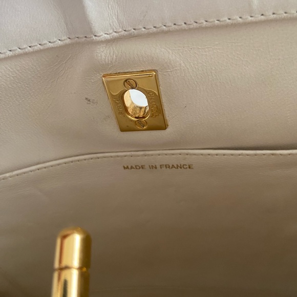 Chanel Vintage Quilted Lambskin 24K gold Plated hardware Handbag - Picture 15 of 15